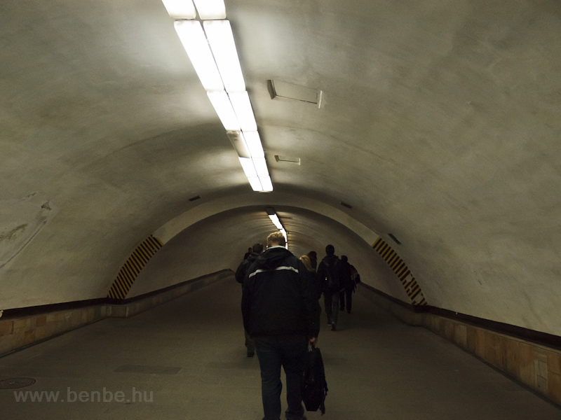 Egy 81-717 metrszerelvny Kiivben a Hrescstik llomsnl fot