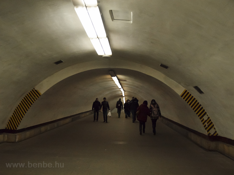 Egy 81-717 metrszerelvny Kiivben a Hrescstik llomsnl az M1 Szviatosinsk-Brovrszk vonalon fot