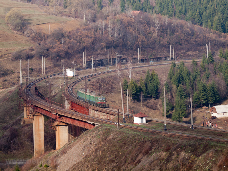 Egy ismeretlen UZ VL11  Zg megllhelyen a Hukliva-viadukton fot