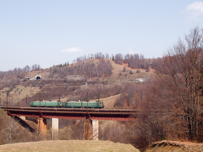 Kt VL11-es a Kisszolyvai-viadukton Szkotrszka s Szkotrszka felső kztt fot
