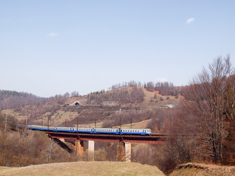 Egy ismeretlen UZ ER2  Szkotrszka felső s Szkotrszka kztt a Kisszolyvai-viadukton fot