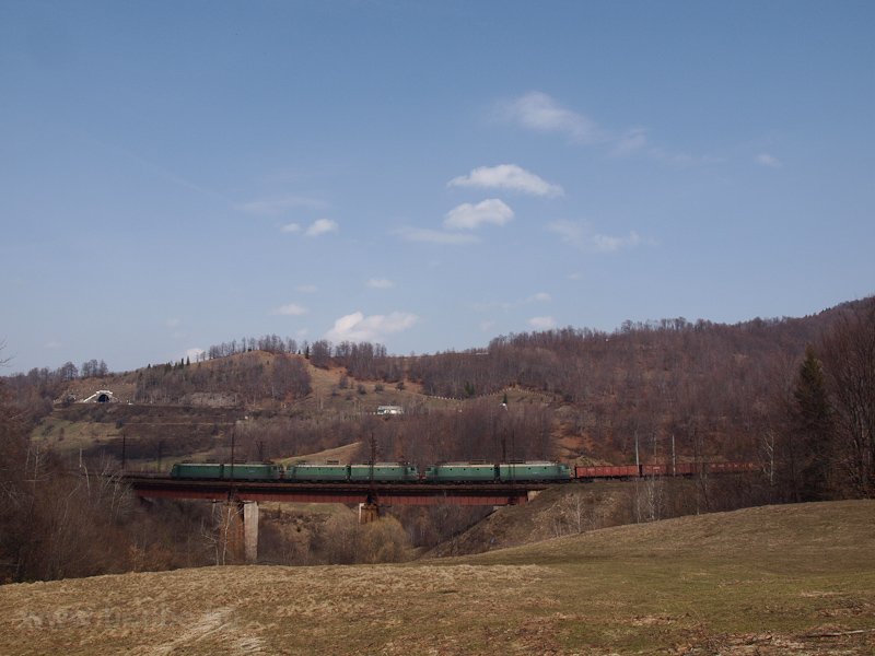 UZ VL11s seen hauling and b photo