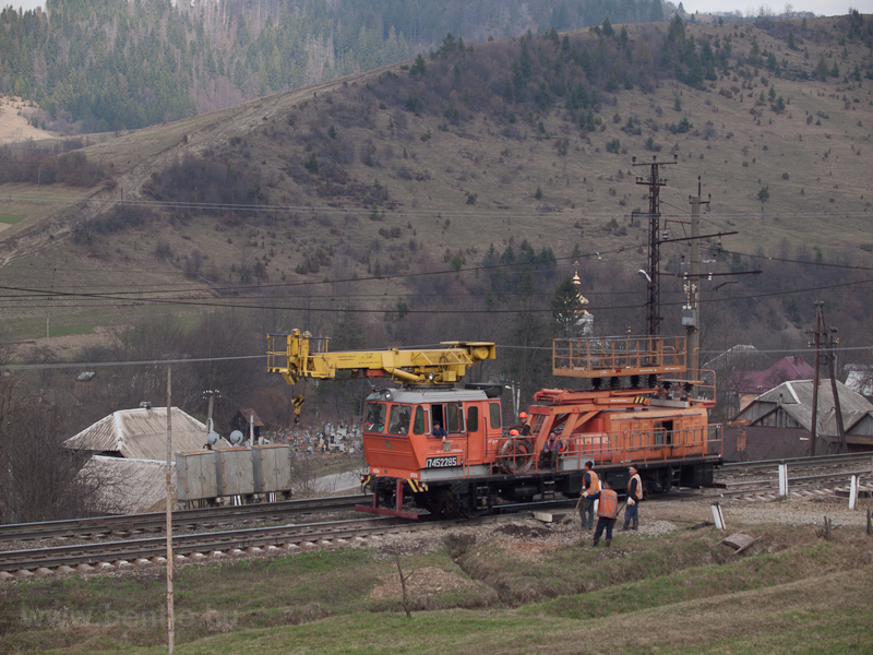 Catenary maintenance vehicl photo