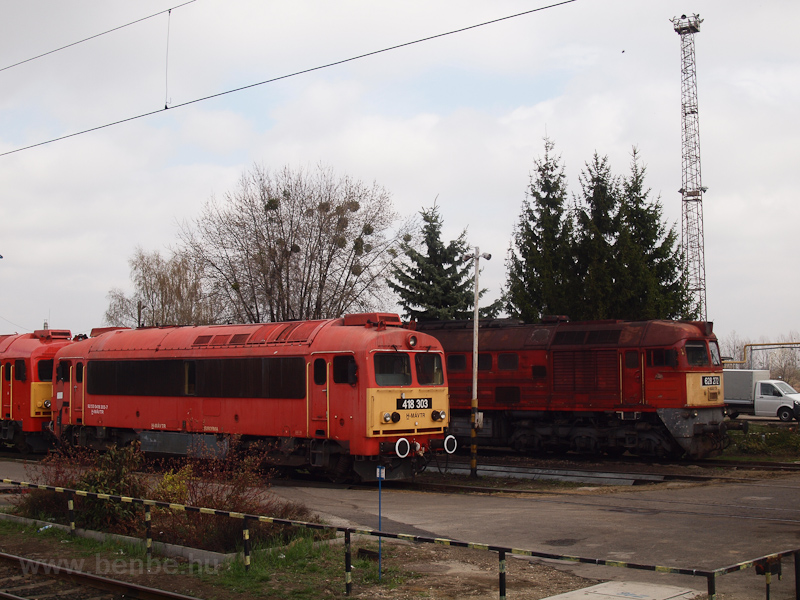 The MV 418 303 seen at Zh photo