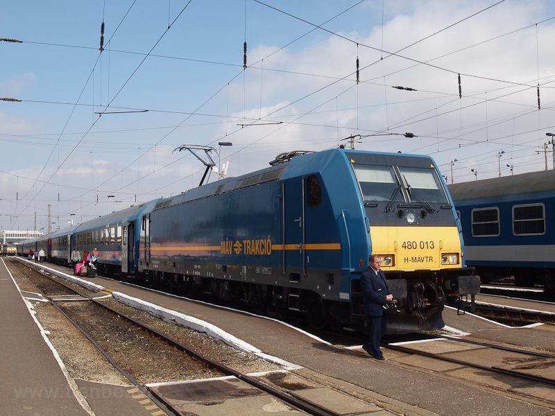 The MV 480 013 seen at Zh photo