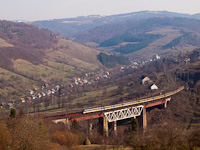 Az UZ EPL2T 030 Szkotrszka llomson a Szkrinicza-viadukton