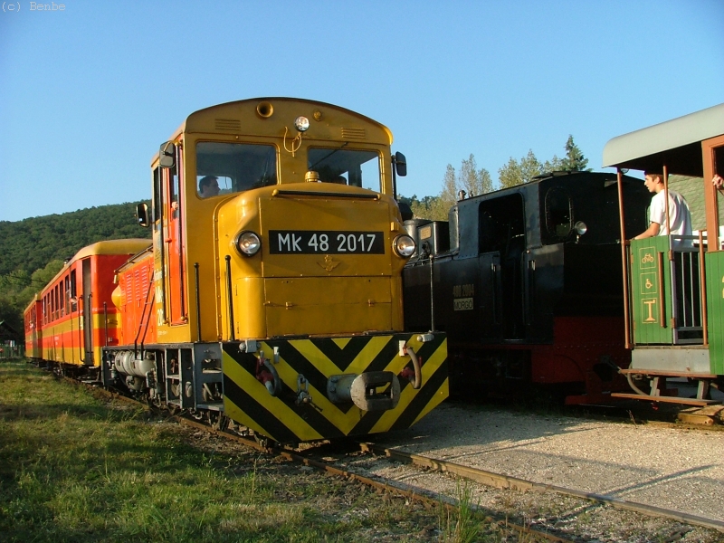 We met the diesel train at Kismaros photo