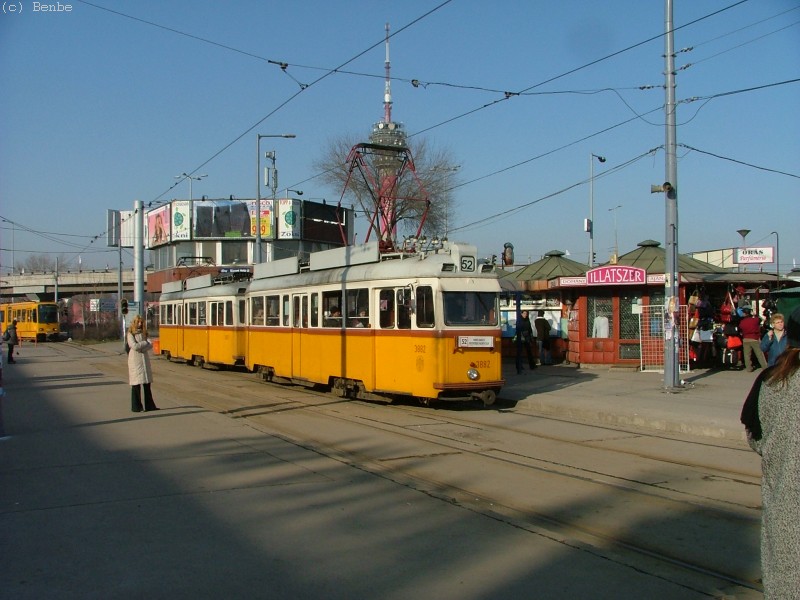 A sétámat a Határ útnál kezdtem megörökÃteni, itt szállok majd fel a 42-es villamosra. kép UV az 52-esen, Határ útnál fotó