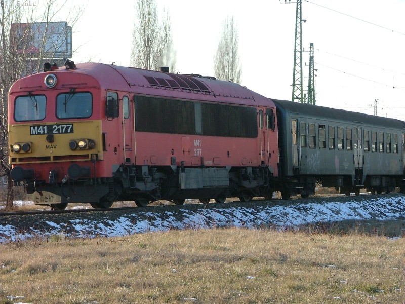 The M41 2177 at Kbnya-Kispest station photo