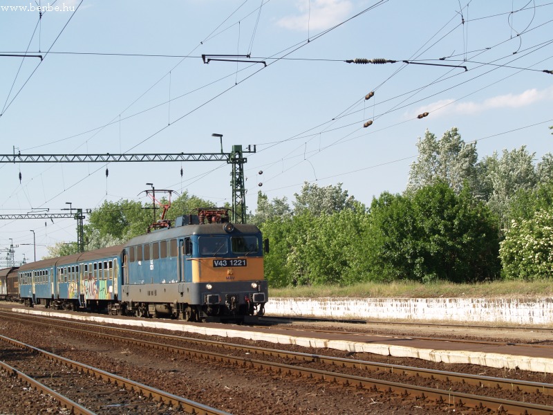 V43 1221 Kiskunmajsa nagyva fotó