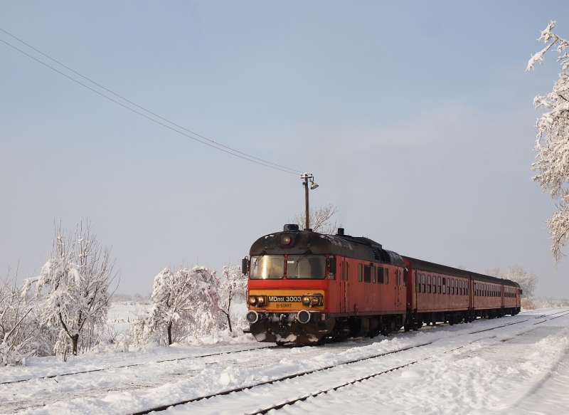 Az MDmot 3003-Btx 016 motorvonat Kunmadaras llomson fot