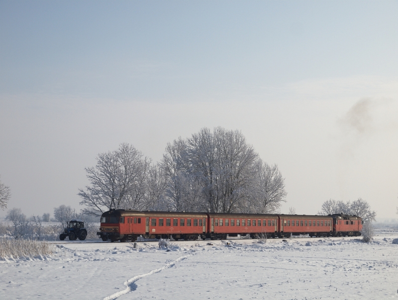 Az MDmot 3003-Btx 016 motorvonat Pusztakettős s Tiszaszentimre kztt fot