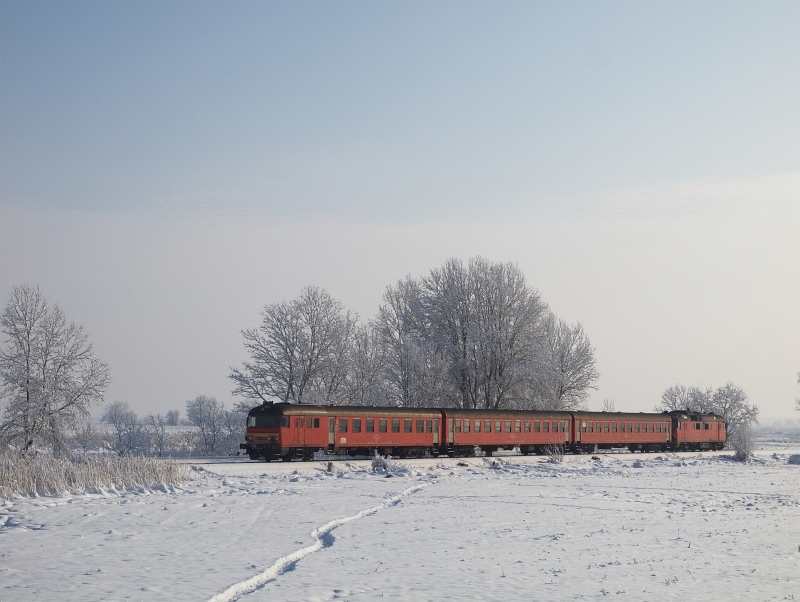 Az MDmot 3003-Btx 016 motorvonat Pusztakettős s Tiszaszentimre kztt fot