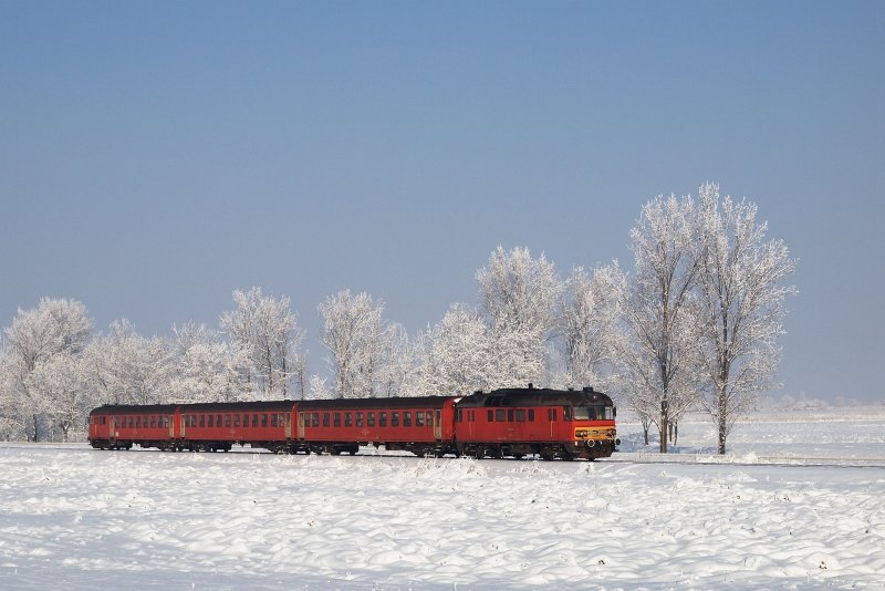 Az MDmot 3003-Btx 016 motorvonat Tiszaszentimre s Pusztakettős kztt fot