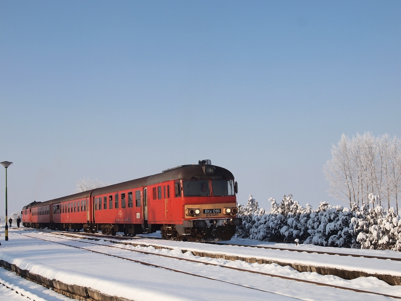 Az MDmot 3003-Btx 016 motorvonat Poroszl llomson fot