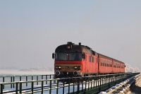 The MDmot 3003-Btx 016 trainset at a bridge in the Tisza-t lake on the Debrecen-Fzesabony railway