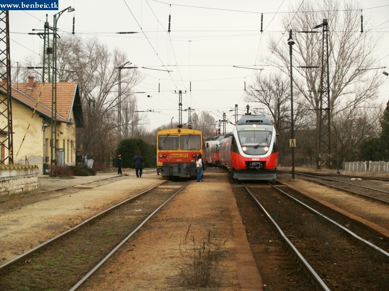 The Bzmot 277 and the Talent EMU headed by 5342 003 meeting at Krnye station photo
