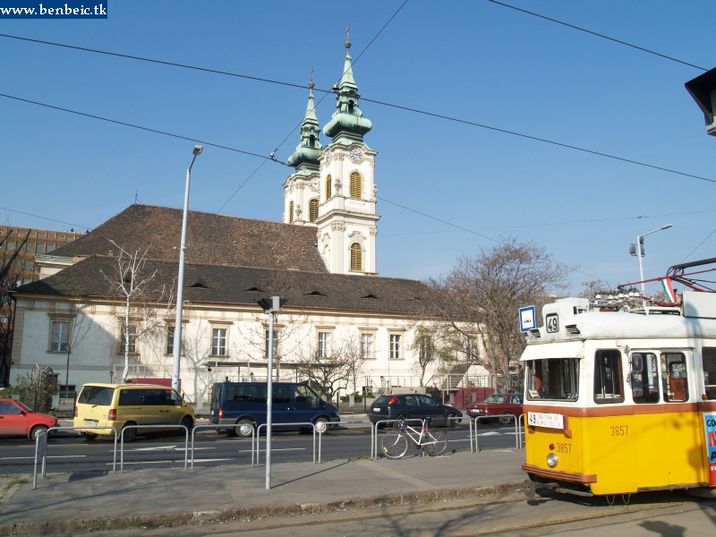 Ennyiből persze már mindenki kitalálja: március 15. alkalmából kis időre a 49-es viszonylattal visszatértek az UV-k a budai rakpartokra. kép UV a Batthyány téren fotó