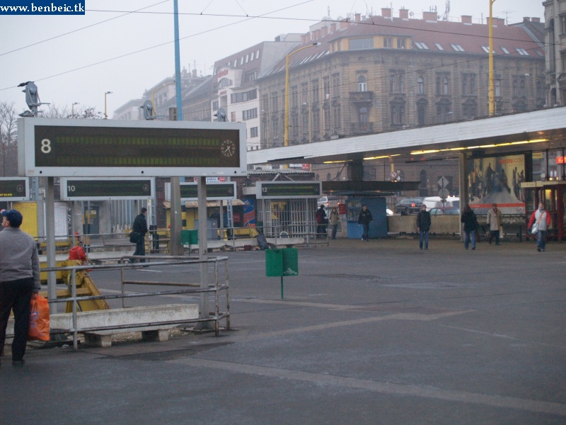 Üresen fotó