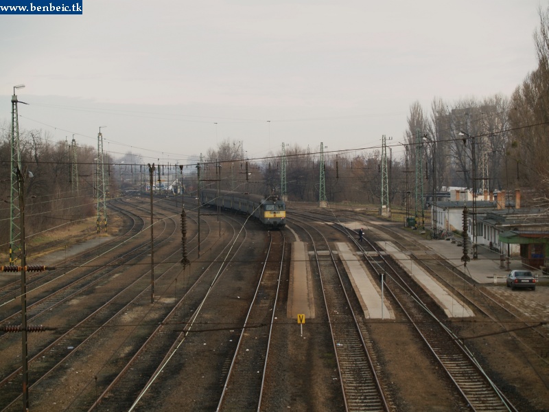 V43 1332 kijár Oroszlányból fotó
