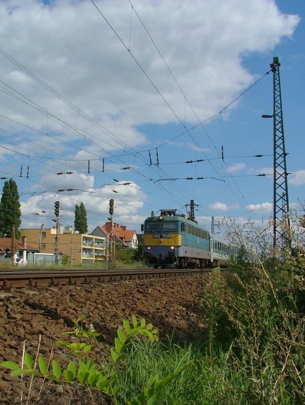 The V43 1139 near Vrosliget junction photo
