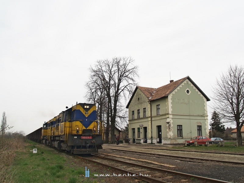 740 674-7 Előszálláson fotó