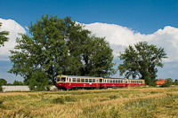 The ČSD M152 0160 seen between Lehnice and Ve'lk Paka