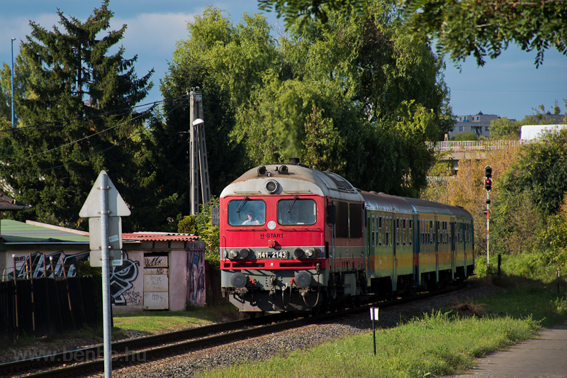 The MV-START M41 2143 (418 143) seen between Kőbnya-Kispest and Kispest photo