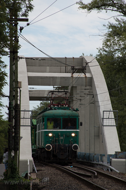 A MV-HV LVII. 90 Dunaharaszti klső s Dunahd forgalmi kitrő kztt, a Rckevei-Duna feletti, egyvgny vasti hdon fot