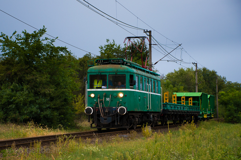 The MV-HV LVII 90 seen between Szigetmajor and Tkl photo
