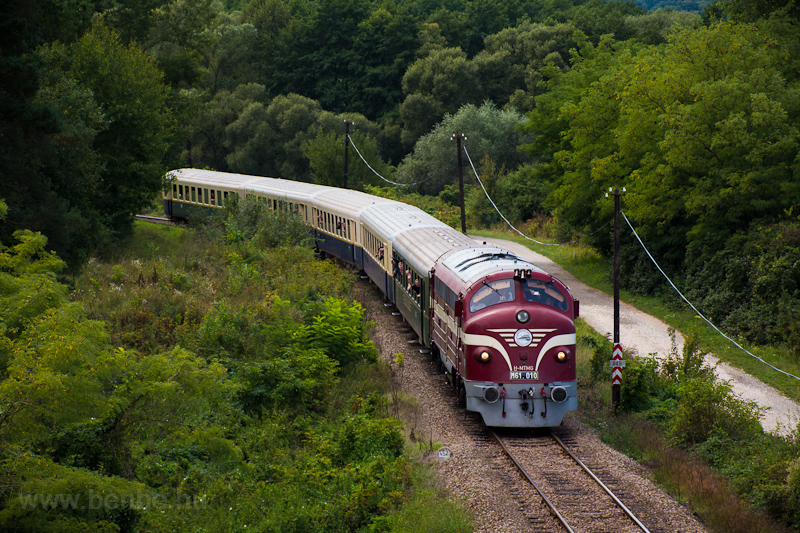 The Nohab-GM Alaptvny M61 010 seen between Drgelyvr and Drgely photo