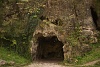 Koponya formj barlangkapu rka-szoborral Lillafreden