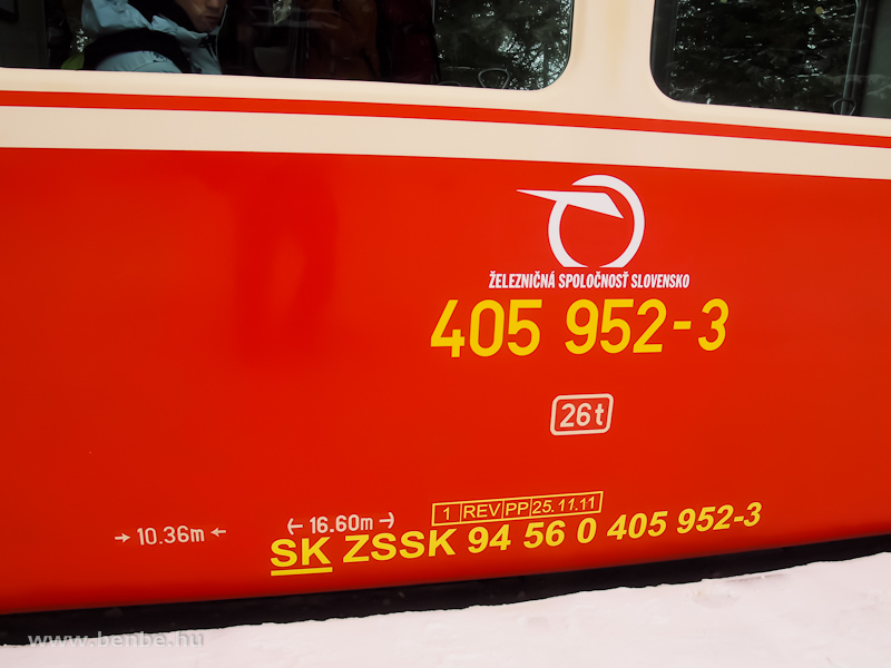 A ZSSK 405 952-3 plyaszm fogaskerekű motorkocsi oldaln lvő feliratok fot