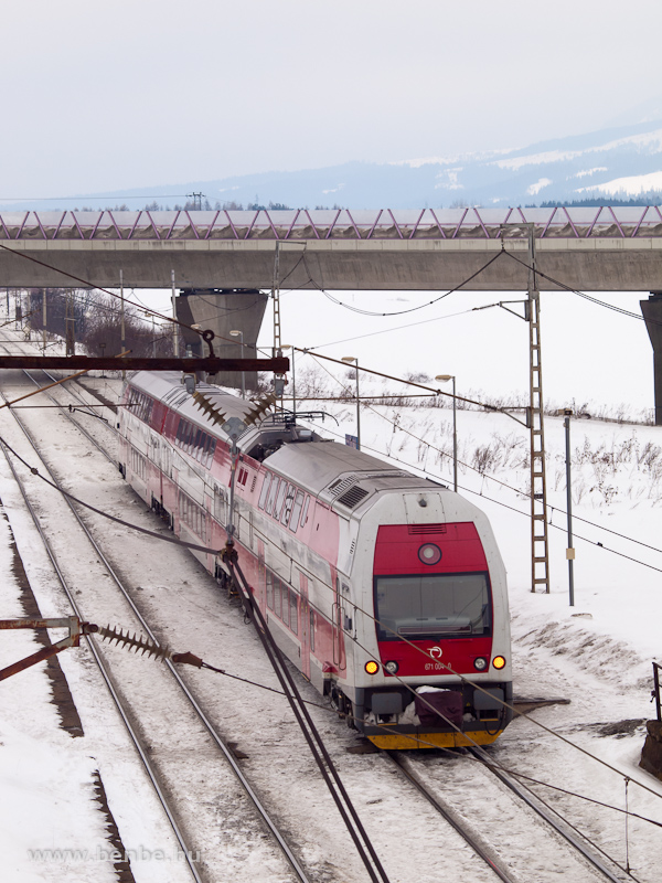 A ZSSK 671 004-0 / 971 004-1 plyaszm, ktramrendszerű emeletes motorvonat Csorba megllban fot