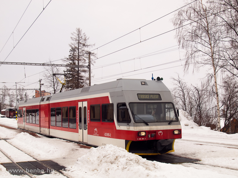 A 425 955-2 plyaszm GTW a Ttrai Villamos ttrafred llomsn (Stary Smokovec, Szlovkia) fot