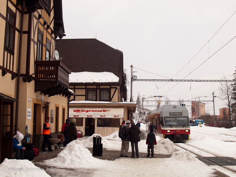 A 425 956-0 plyaszm GTW a Ttrai Villamos ttrafred llomsn (Stary Smokovec, Szlovkia) fot