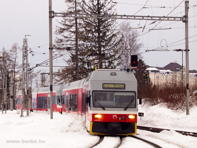 A 425 965-1 plyaszm GTW a Ttrai Villamos ttrafred llomsn (Stary Smokovec, Szlovkia) fot