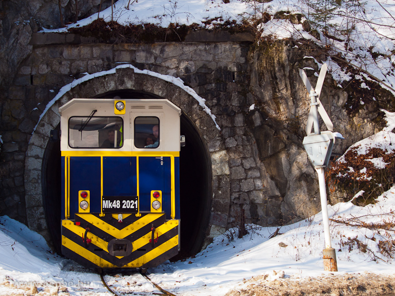 The new Mk48 2021 hybrid diesel-electric locomotive at the second tunnel by Lillafred photo