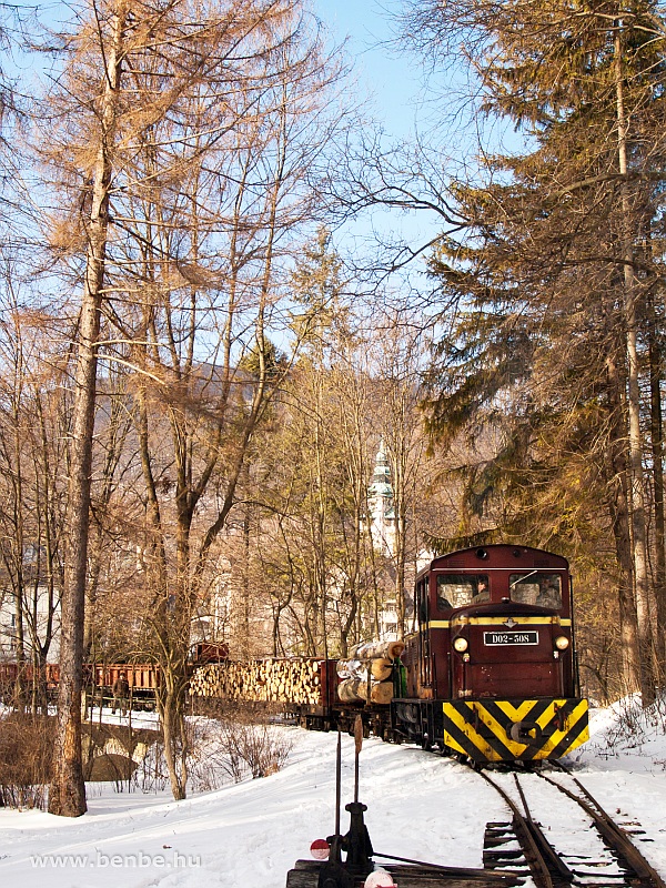 A LEV D02-508-as, Mk48 sorozat dzelmozdonya tehervonattal a lillafredi deltavgnyban fot