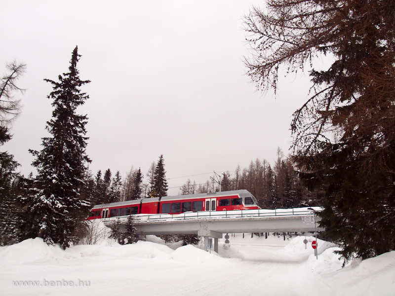 A ZSSK 425 951-1 plyaszm GTW 2/6 motorkocsija a Csorbat (Štrbske Pleso) lloms utni flljrn fot