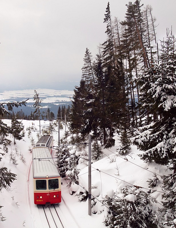 A ZSSK 905 952-8 plyaszm fogaskerekű vezrlőkocsija Mogyors (Tatransky Lieskovec) s Csorbat (Štrbske Pleso) kztt fot