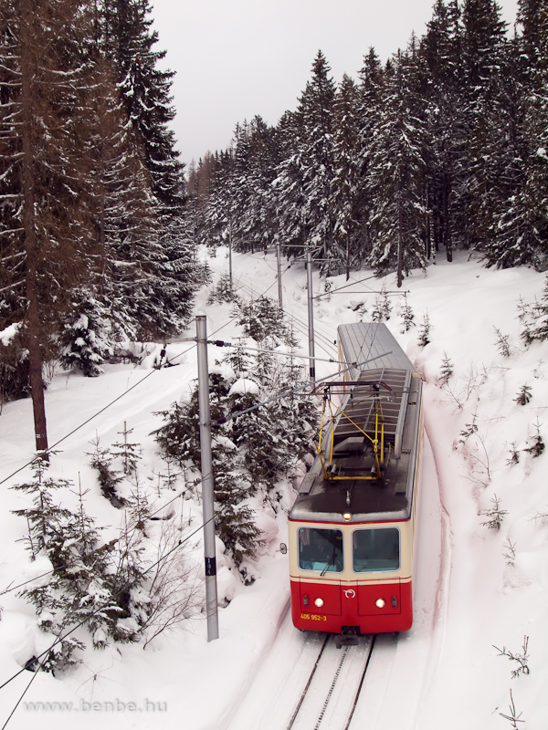 A ZSSK 405 952-3 plyaszm fogaskerekű vezrlőkocsija Csorbat (Štrbske Pleso) s Mogyors (Tatransky Lieskovec) kztt fot