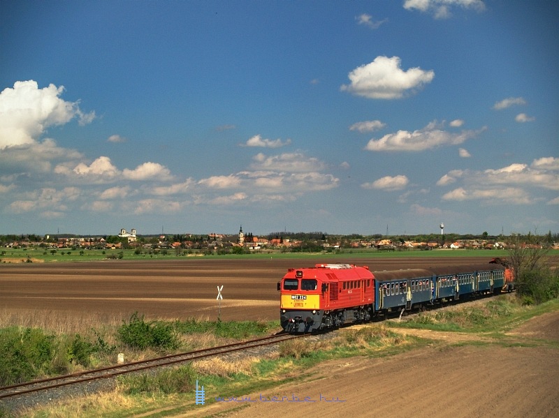 The M62 224 on the closed Bicske-Szkesfehrvr line near Lovasberny photo