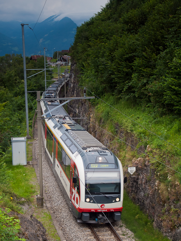 A Zentralbahn ABReh 150 103-6 plyaszm Adler tvolsgi motorvonata Niederried s Oberried kztt fot