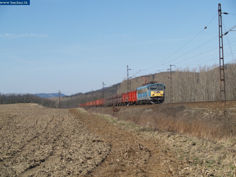 The V63 144 before Szrliget station photo