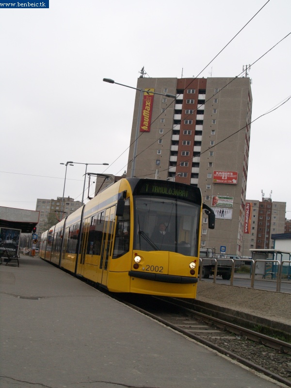A 2002-es Combino a Vörösvári útnál fotó