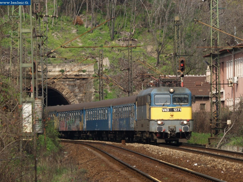 V43 1271 az alagútnál fotó