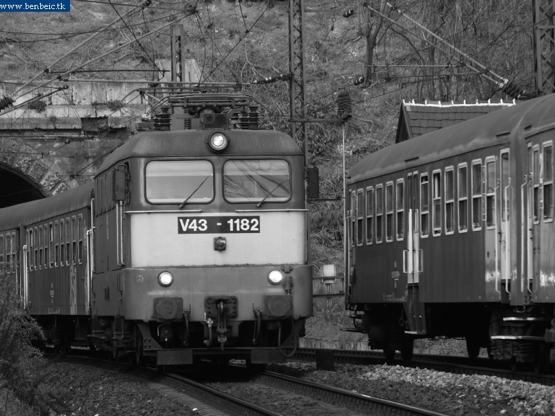 V43 1182 az alagútnál fotó