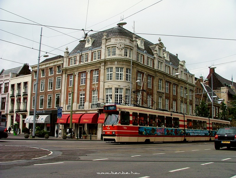 Tram in Den Haag photo