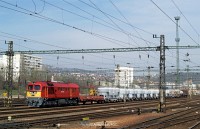 The M62 265 brought a short consist from Pest to Kelenfld